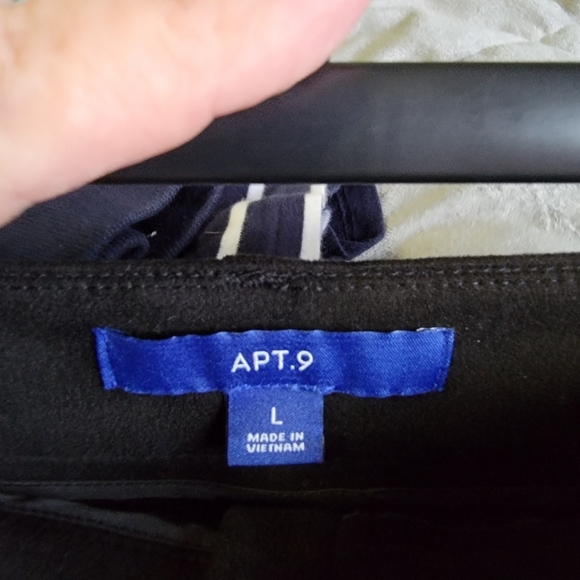 Apt 9 skirt - Picture 4 of 4